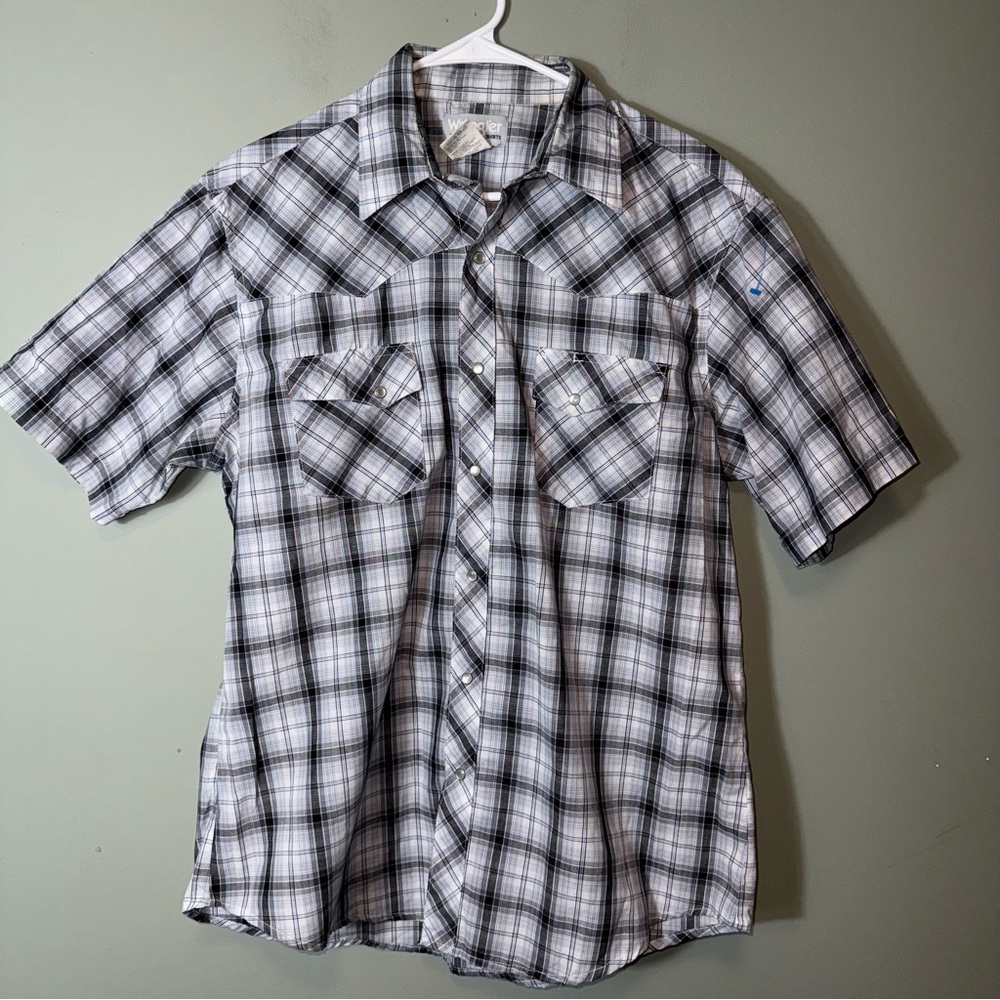 Wrangler Men’s Short Sleeve Black and White Blue Plaid Pearl Snap Shirt Large